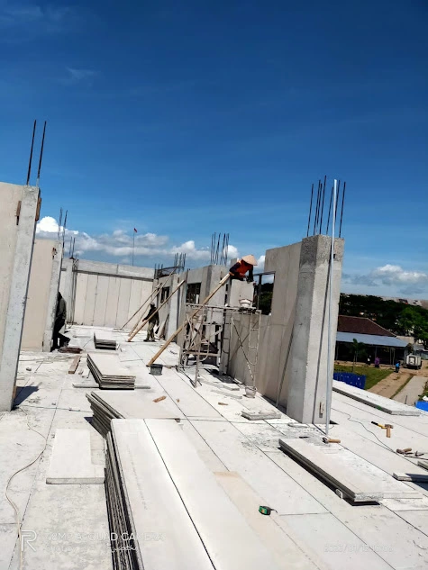 Pemasangan Sandwich Panel Dinding & Lantai Pada Proyek Bangunan Bertingkat