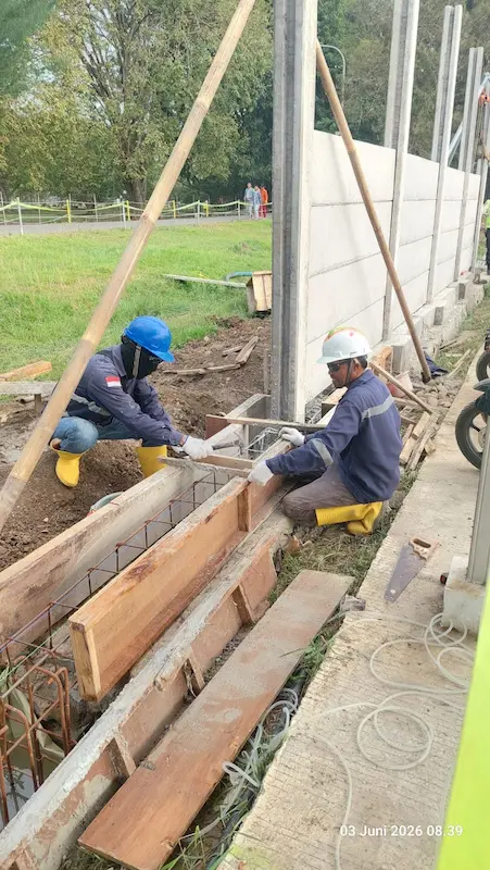 Jasa Konstruksi Beton Ready Mix Jabodetabek Dan Jawa Pekerjaan Pemasangan Pagar Panel Beton Untuk Proyek Konstruksi