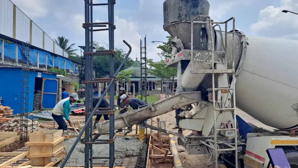 Harga beton ready mix Jakarta Selatan untuk proyek rumah, ruko, gedung, jalan, dan kawasan industri.