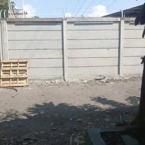 Harga pagar panel beton precast Jakarta berkualitas untuk proyek perumahan, industri, dan kawasan komersial.